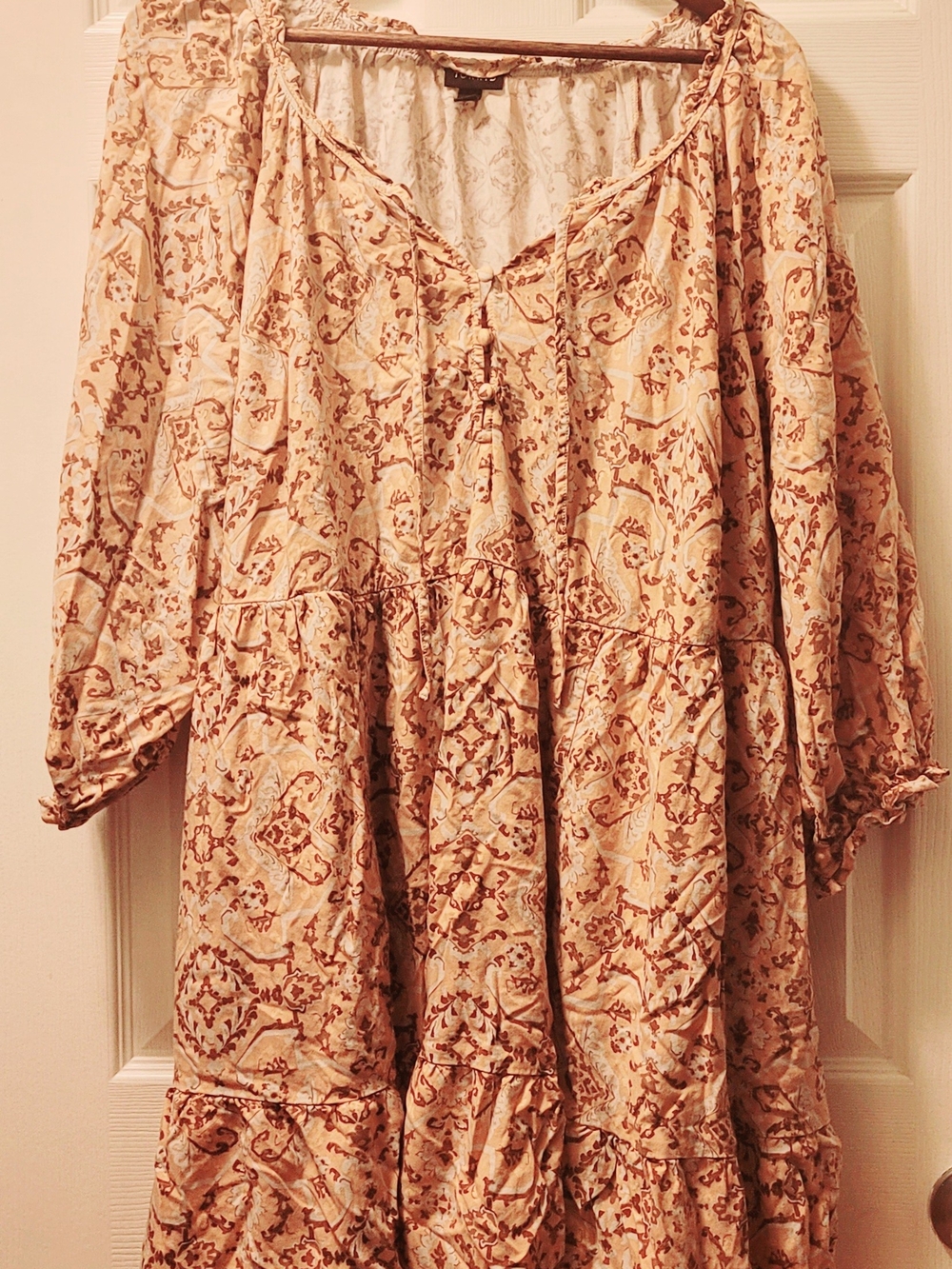 Torrid Cream Top with Subtle Beige Accents Balloon Sleeves